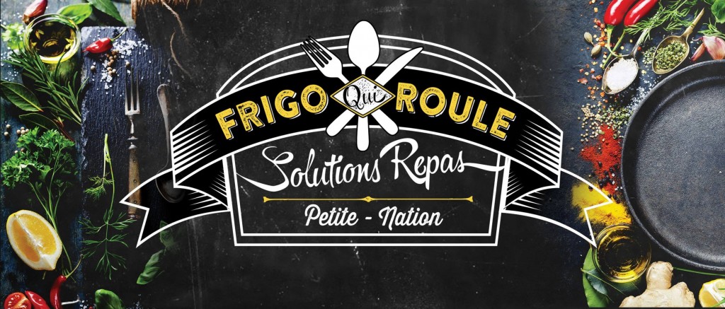 Logo « Frigo qui roule – Solutions repas – Petite-Nation » sur fond d’ardoise entouré d’herbes, d’épices et de citron.